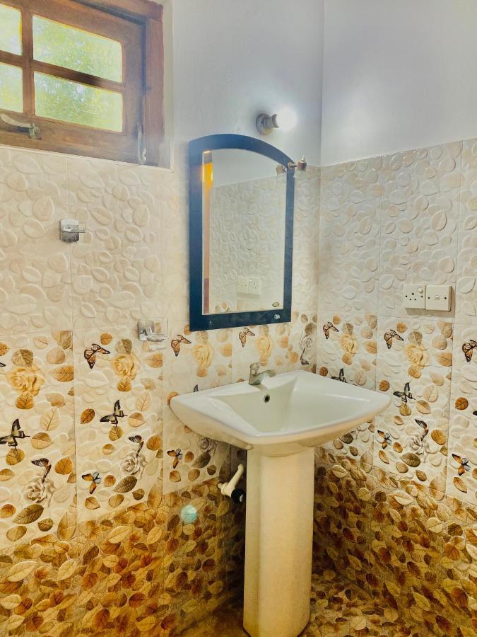 The Lion Rock Hotel Сигирия Екстериор снимка